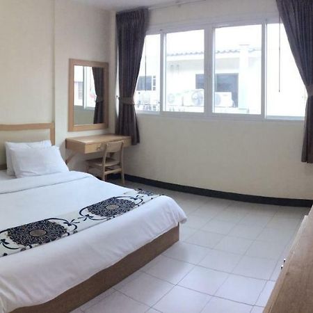 Nana Best Inn Bangkok Exteriör bild